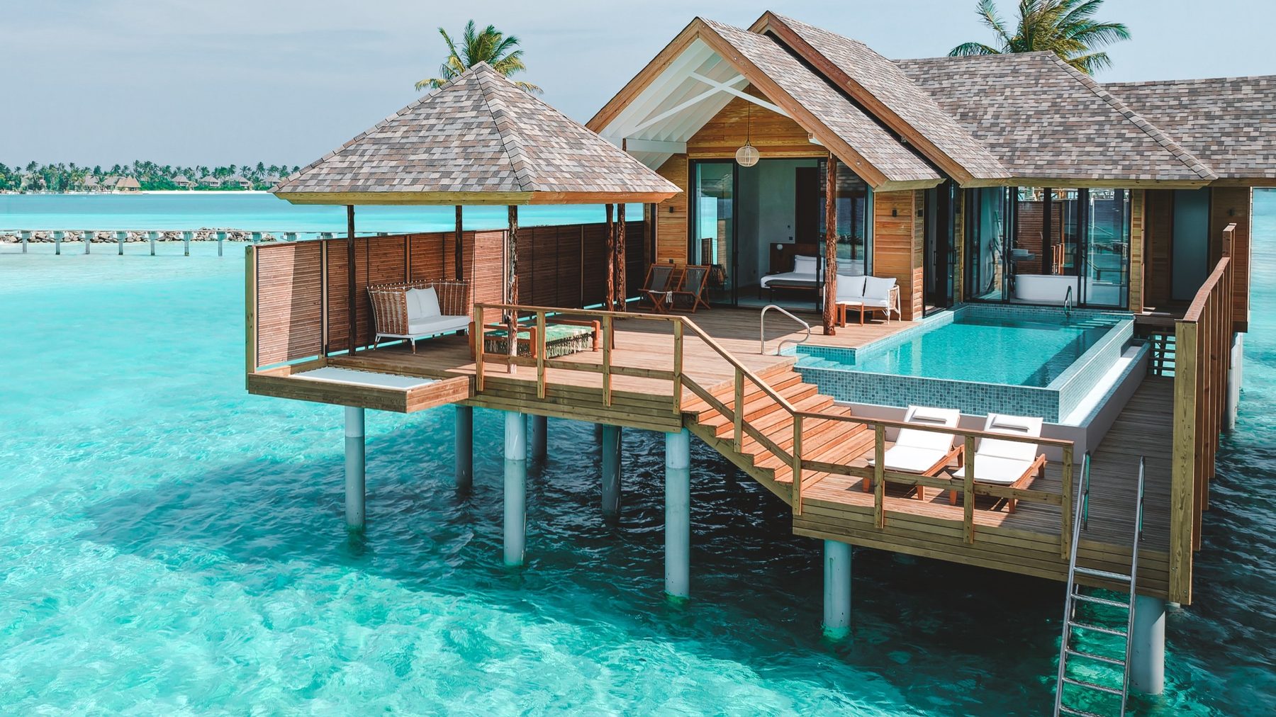 Вилла на воде с бассейном в Ananea Madivaru Maldives, атолл Северный Ари