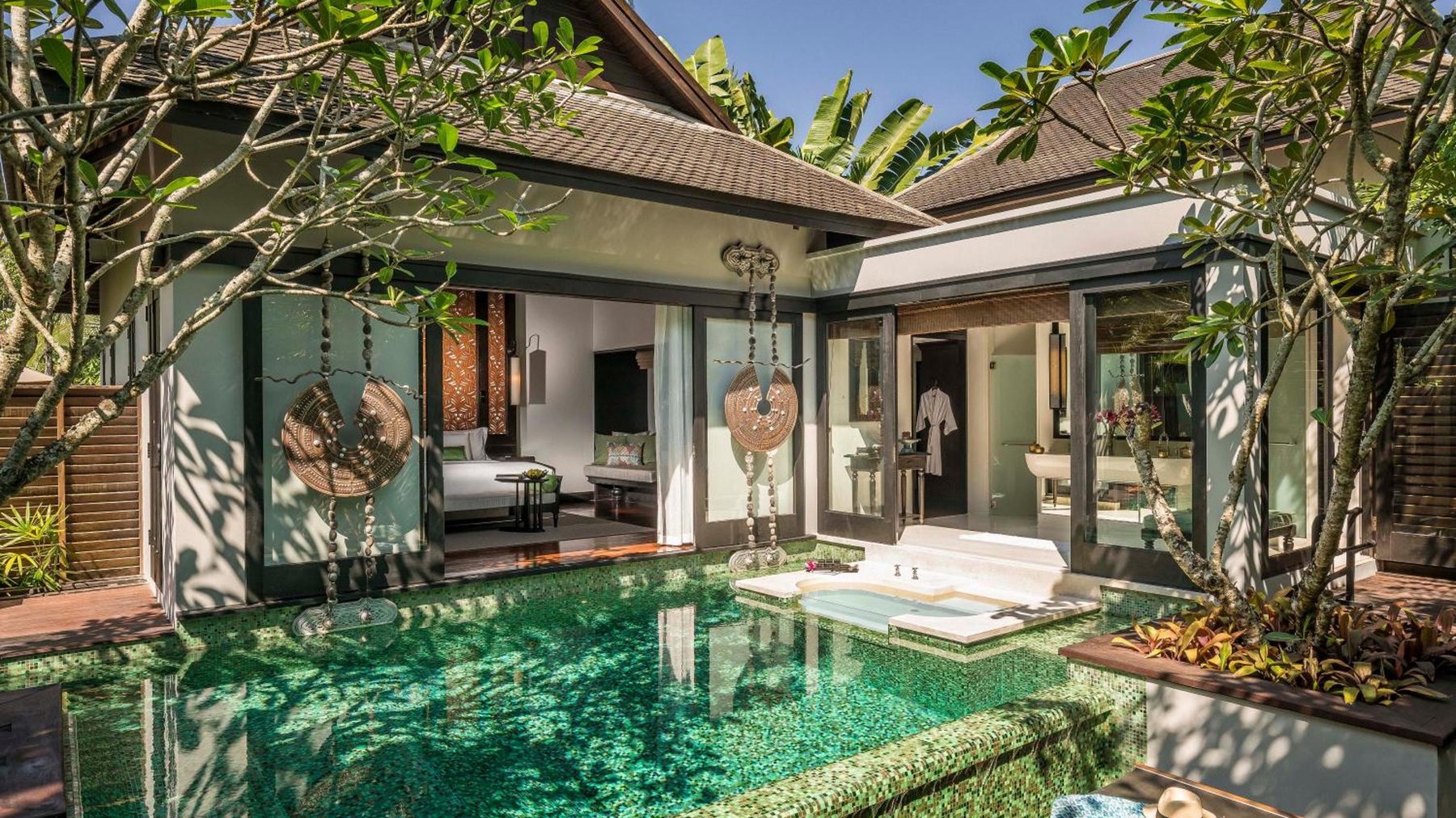 Anantara Mai Khao Phuket Villas — вилла с бассейном и ванной под открытым небом