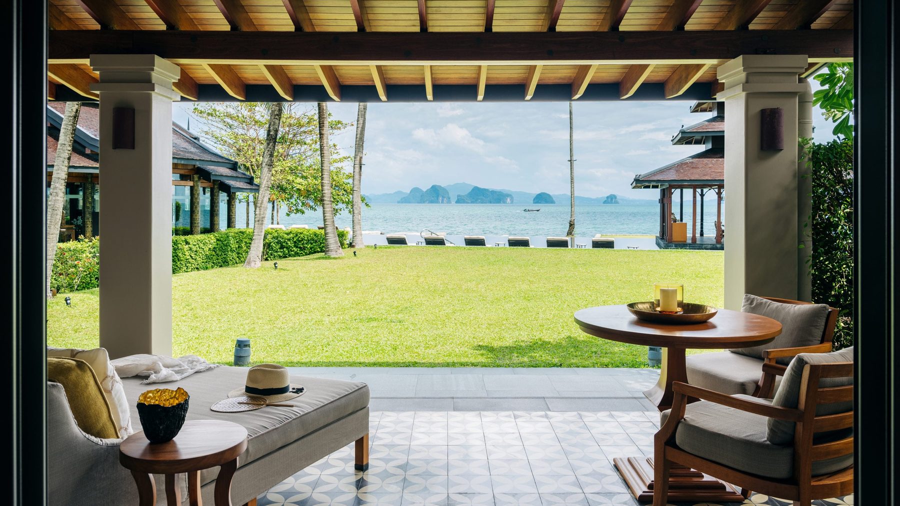 ANI Thailand — Pool Suite с видом на лужайку и залив Пханг Нга