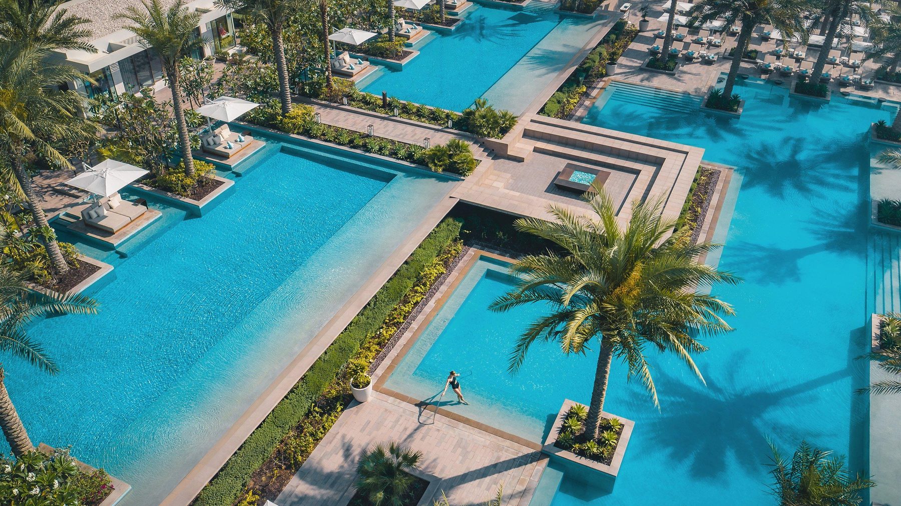 Atlantis The Royal — бассейны курорта с высоты