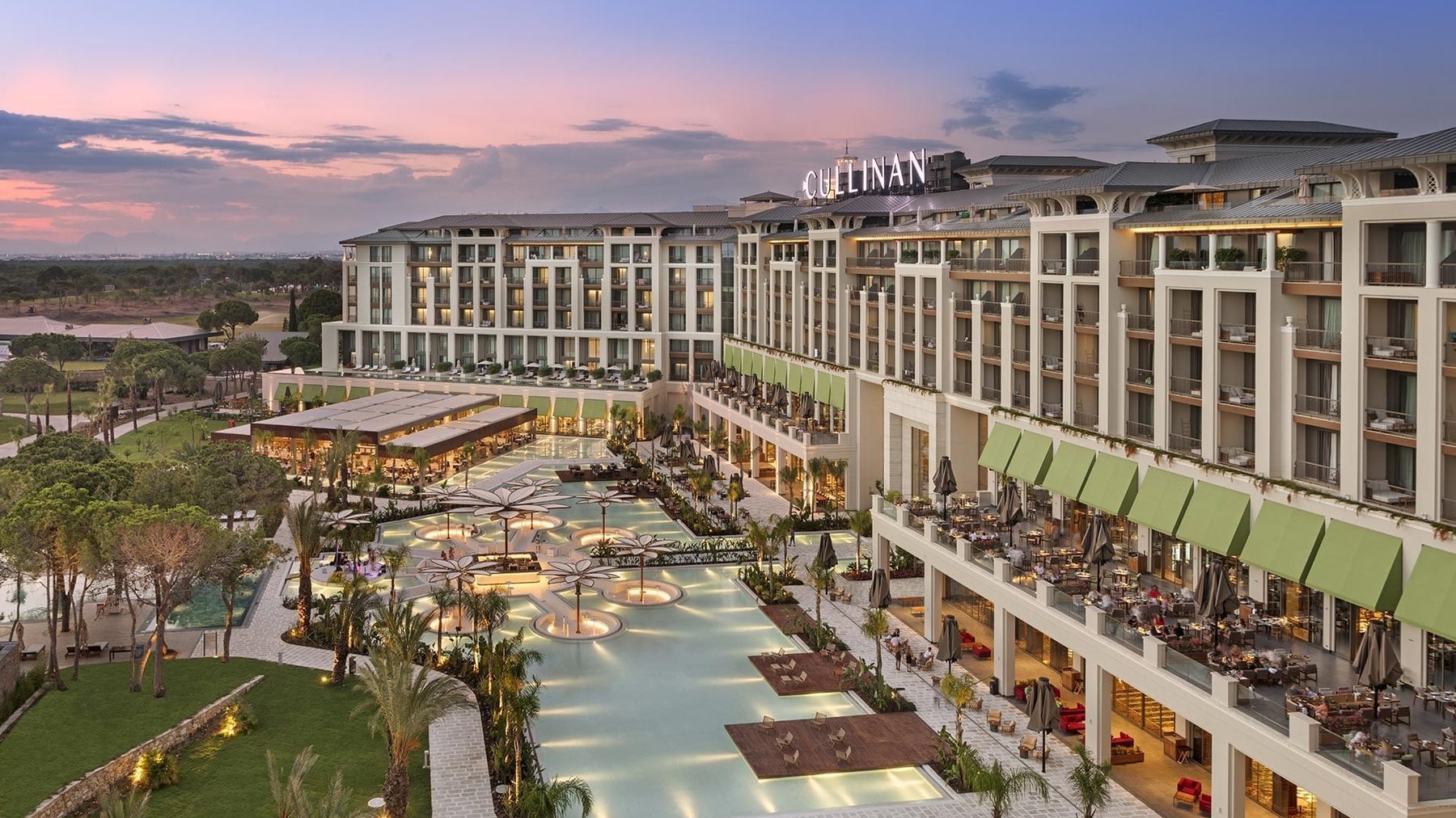 Cullinan Belek — курорт на закате, бассейны и сады у главного корпуса