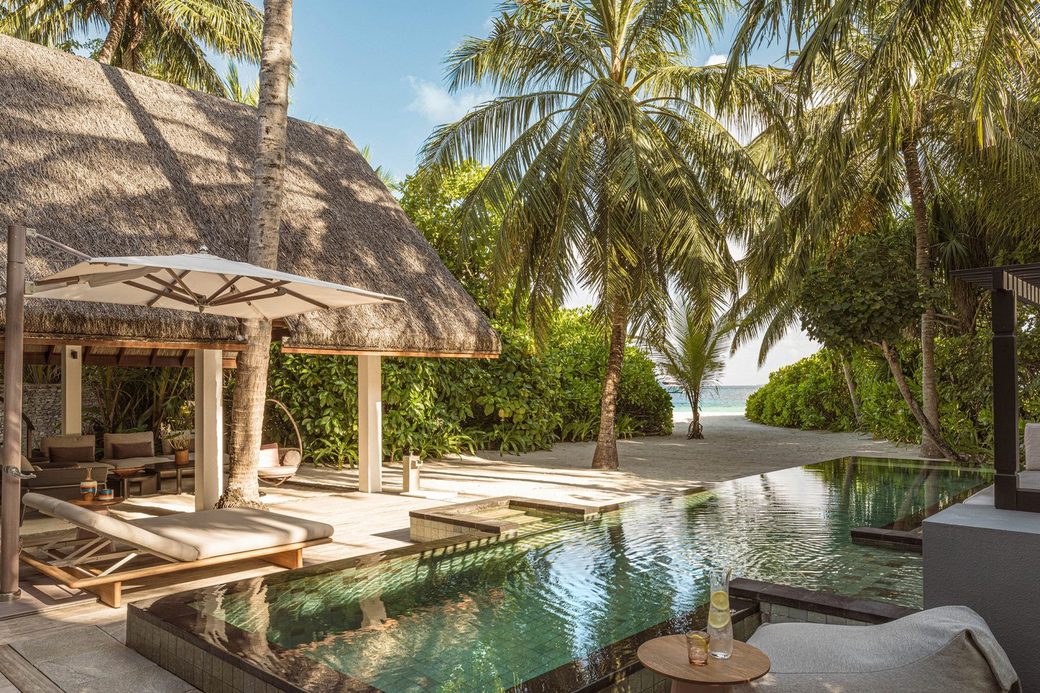 Four Seasons Landaa Giraavaru