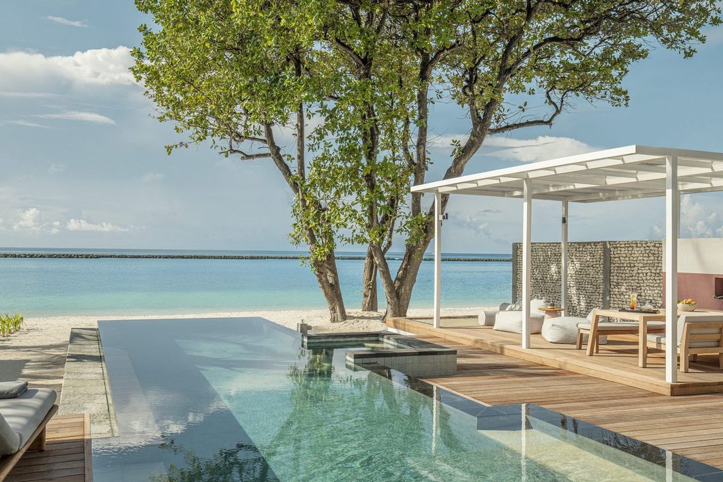Four Seasons Landaa Giraavaru