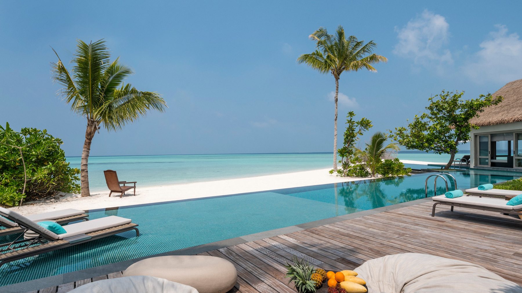 Four Seasons Voavah — бассейн Three-Bedroom Beach Villa у пляжа, атолл Баа