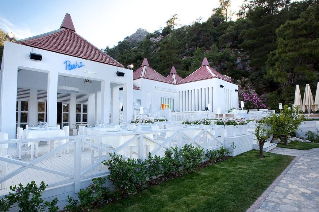 Hillside Beach Club