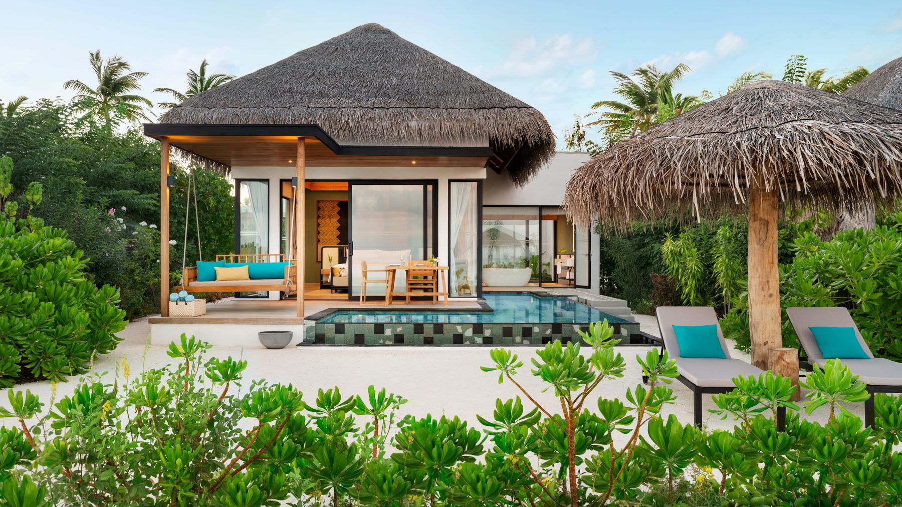 Пляжная вилла с бассейном в Hilton Maldives Amingiri, атолл Северный Мале