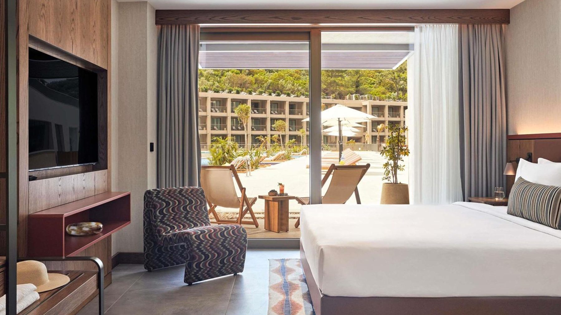 Hyde Bodrum — номер с балконом над бассейном