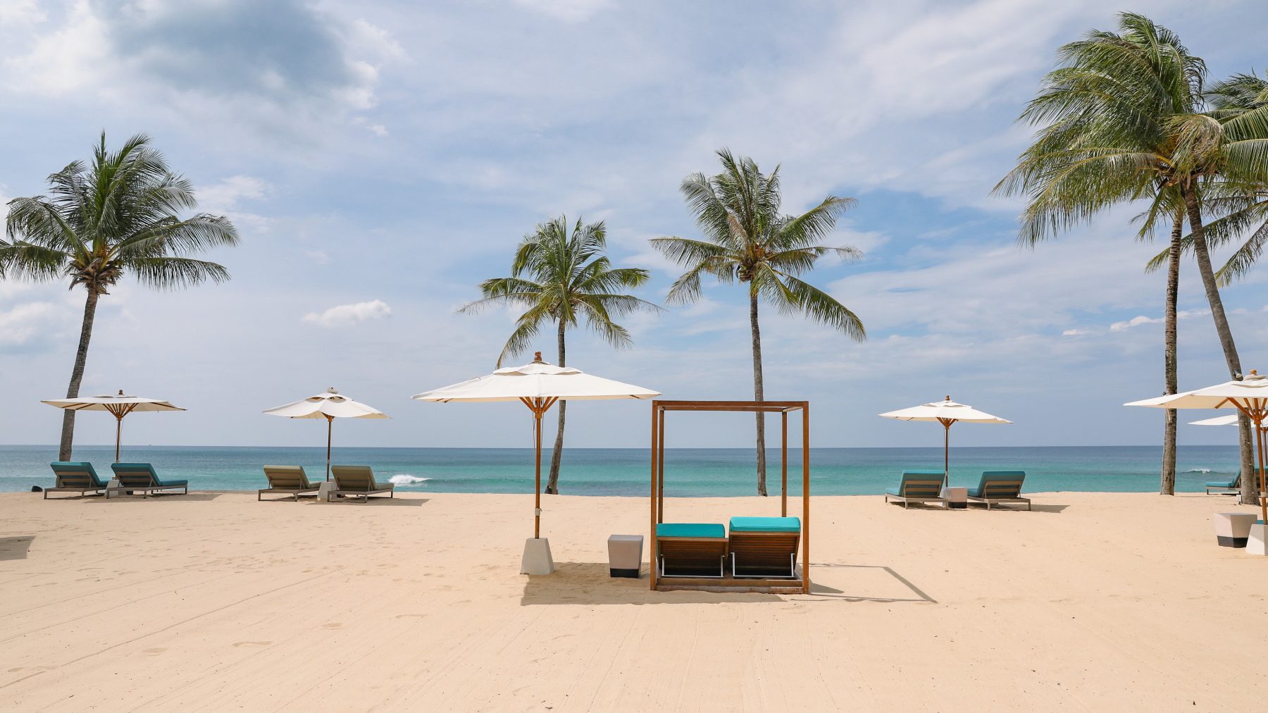 Iniala Beach House — пляж Натай