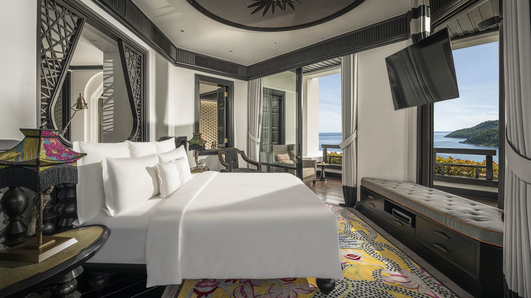 InterContinental Danang — виллы на склоне над бухтой Байбак