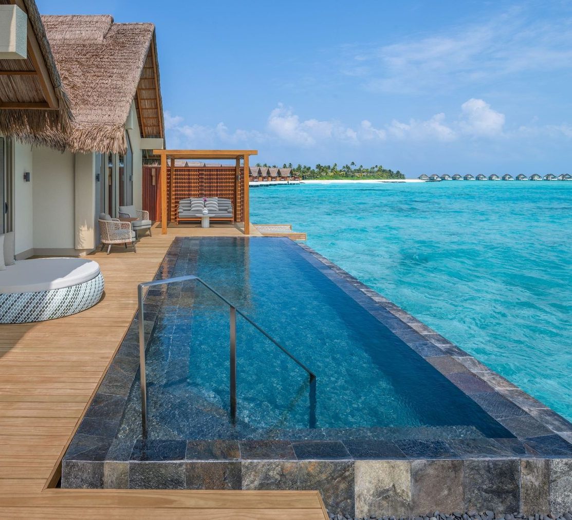 Two-Bedroom Overwater Villa with Pool: бассейн на террасе над лагуной