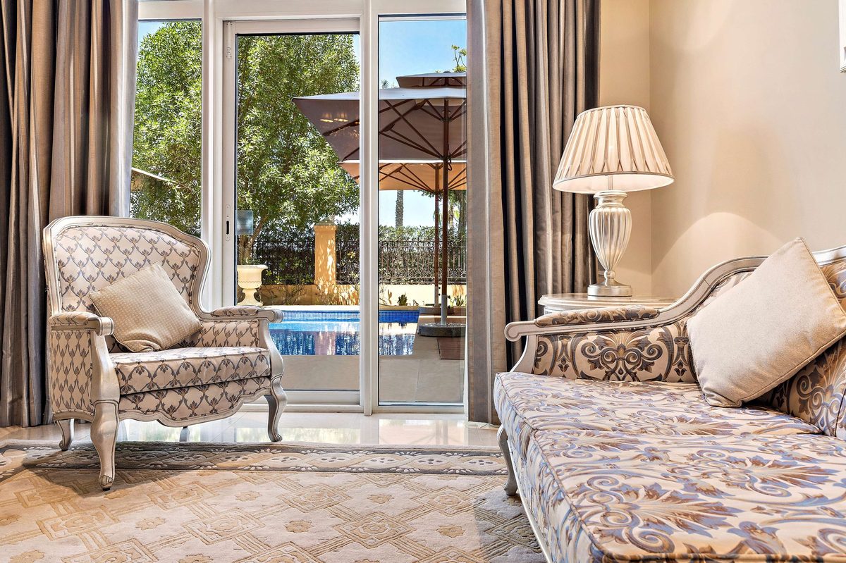 Kempinski Palm Jumeirah — гостиная в вилле
