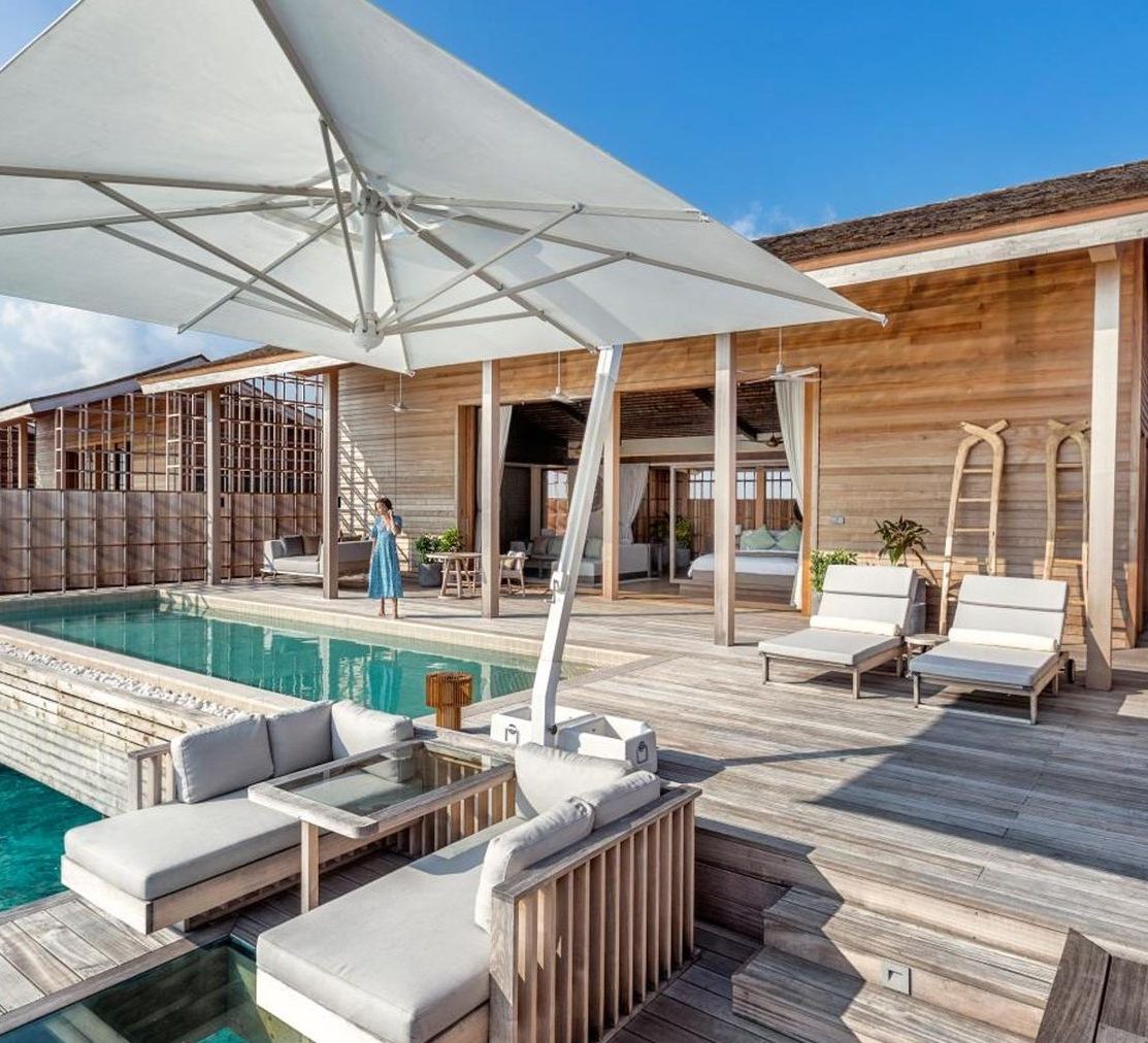 Ocean Residence: терраса с бассейном