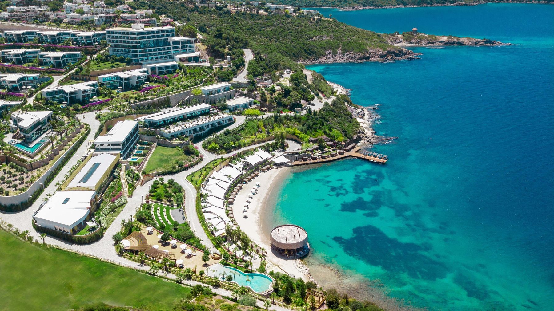 Le Méridien Bodrum Beach Resort — курорт и бухта с высоты
