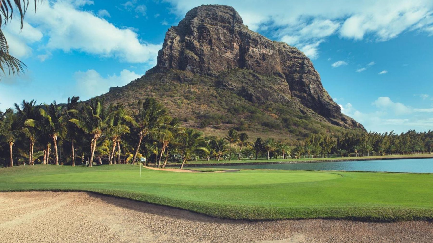 Paradis Beachcomber Golf Resort & Spa