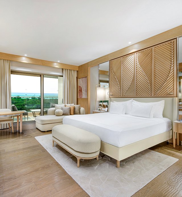 Regnum Carya — спальня номера с видом на море