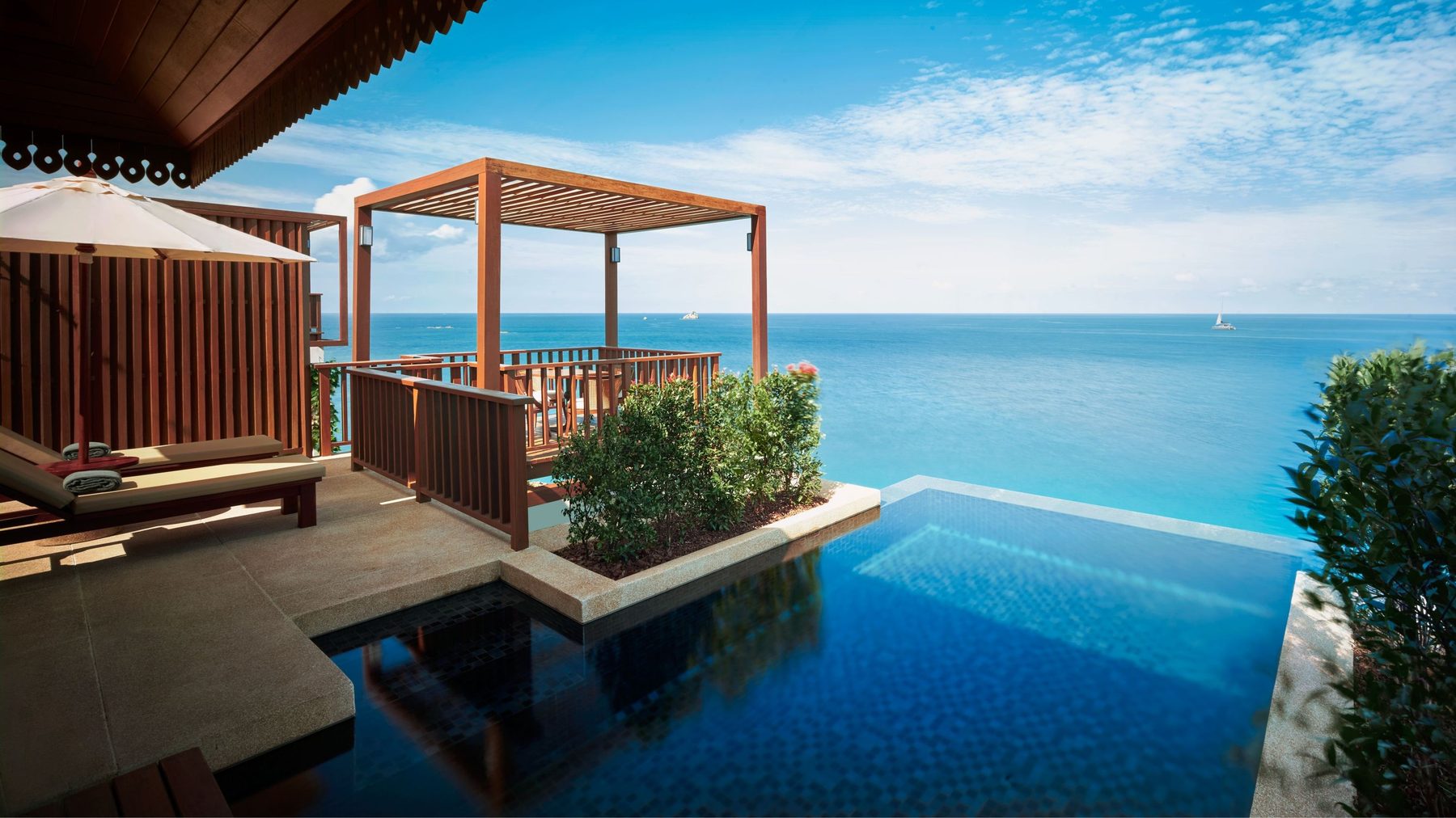 The Ritz-Carlton, Koh Samui — бассейн и терраса Ultimate Pool Villa с панорамным видом на море