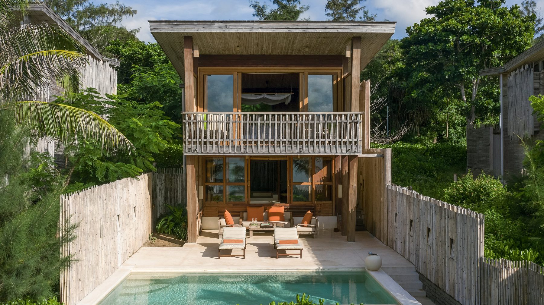 Six Senses Con Dao — вилла с бассейном на пляже острова Коншон