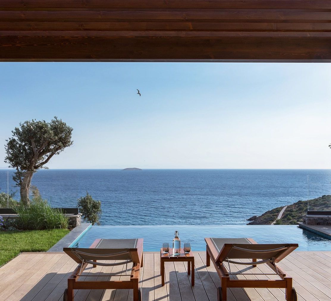 Seaview Ridge Villa — терраса с бассейном