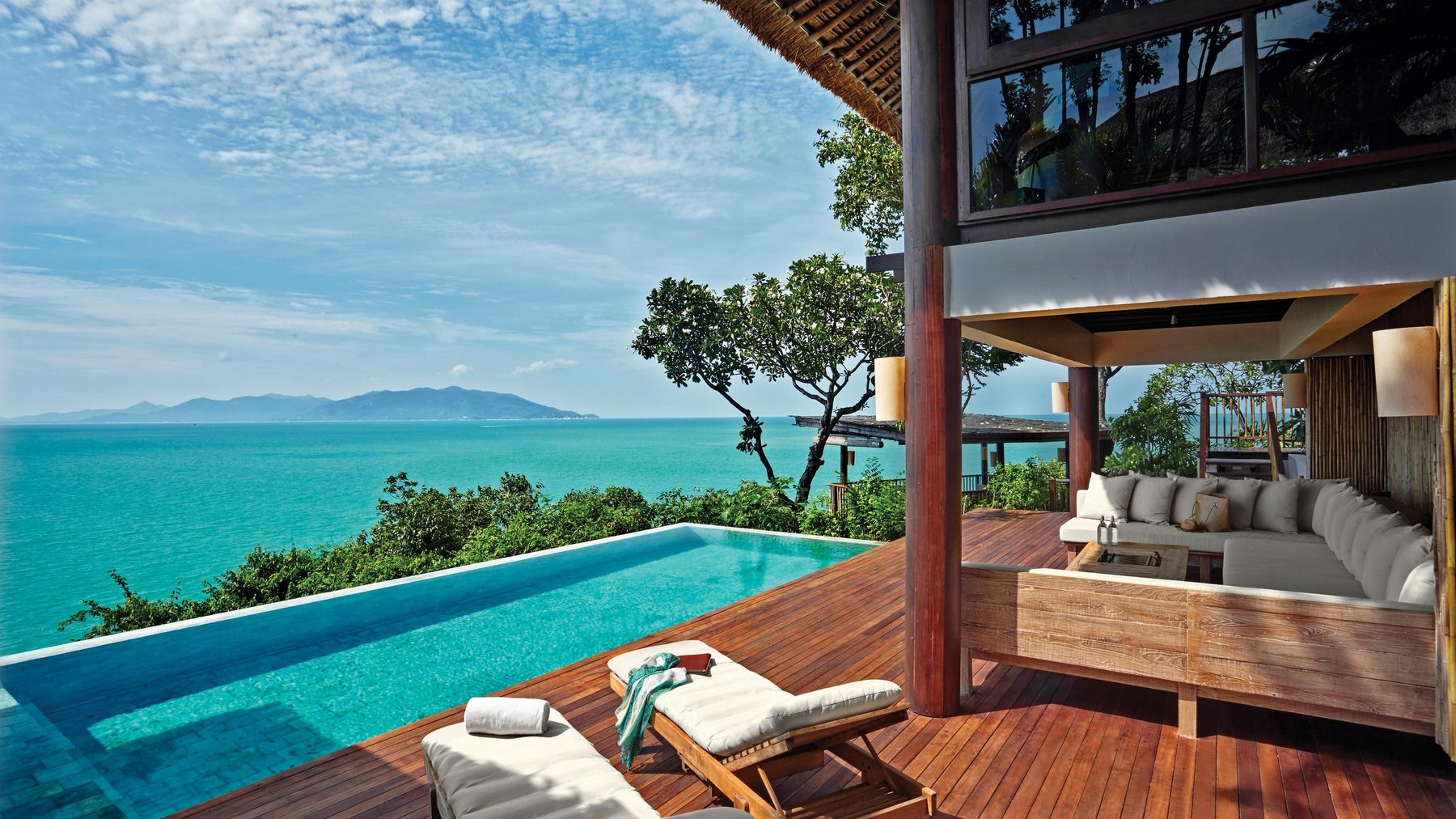 Six Senses Samui — терраса и бассейн-инфинити виллы The Ocean Retreat над Сиамским заливом